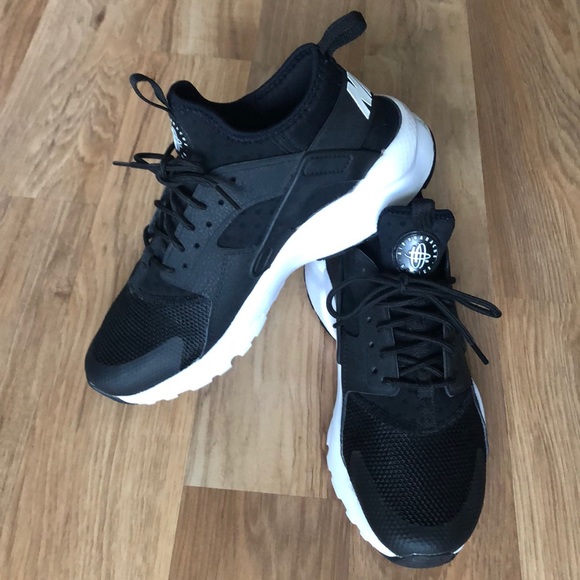Nike Shoes - Nike Air Huarache Ultra